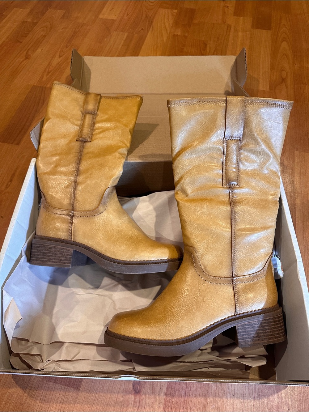 Frye Mayvis Women’s Sz 7.5 Tan Mid-Calf Leather Boots (New with box)